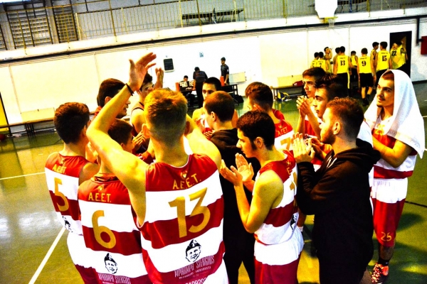 &Epsilon;ύ&kappa;&omicron;&lambda;&omicron; &alpha;&pi;ό&gamma;&epsilon;&upsilon;&mu;&alpha; &gamma;&iota;&alpha; &tau;&omicron;&upsilon;&sigmaf; &epsilon;&phi;ή&beta;&omicron;&upsilon;&sigmaf;